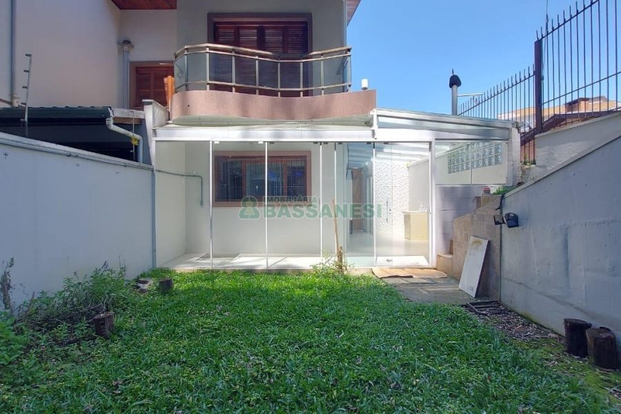 Sobrado com 164m², 3 dormitórios, 2 vagas, no bairro Santa Catarina em Caxias do Sul para Comprar