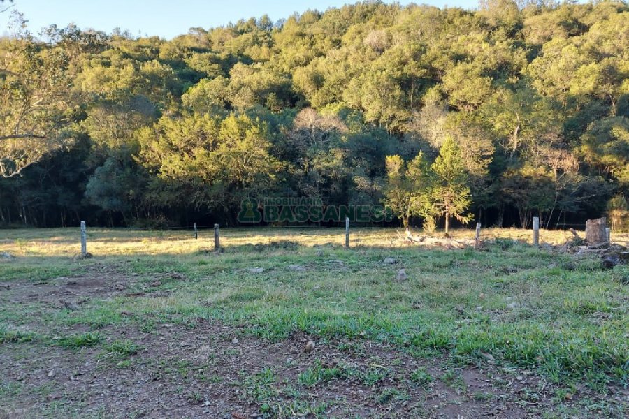 Chácara, no bairro Pedras Brancas em São Marcos para Comprar