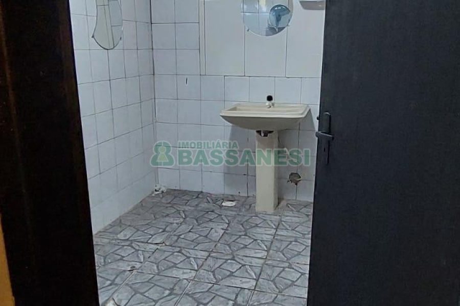 Pavilhão com 150m², no bairro São Leopoldo em Caxias do Sul para Alugar