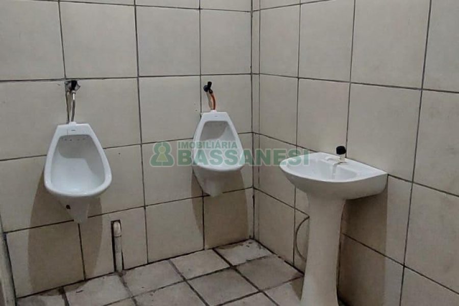 Pavilhão com 150m², no bairro São Leopoldo em Caxias do Sul para Alugar