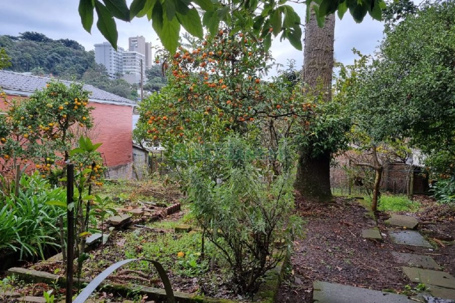 Casa com 130m², 3 dormitórios, 2 vagas, no bairro Cruzeiro em Caxias do Sul para Comprar