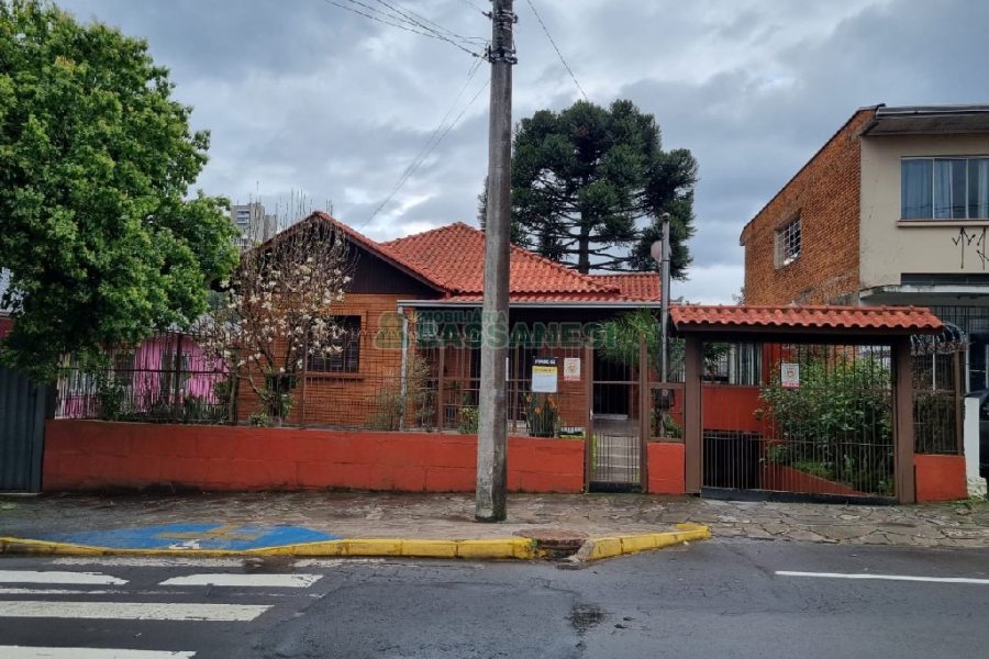 Casa com 130m², 3 dormitórios, 2 vagas, no bairro Cruzeiro em Caxias do Sul para Comprar