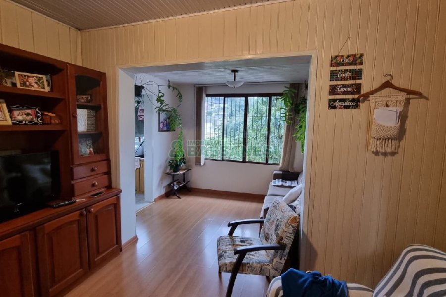 Casa com 130m², 3 dormitórios, 2 vagas, no bairro Cruzeiro em Caxias do Sul para Comprar