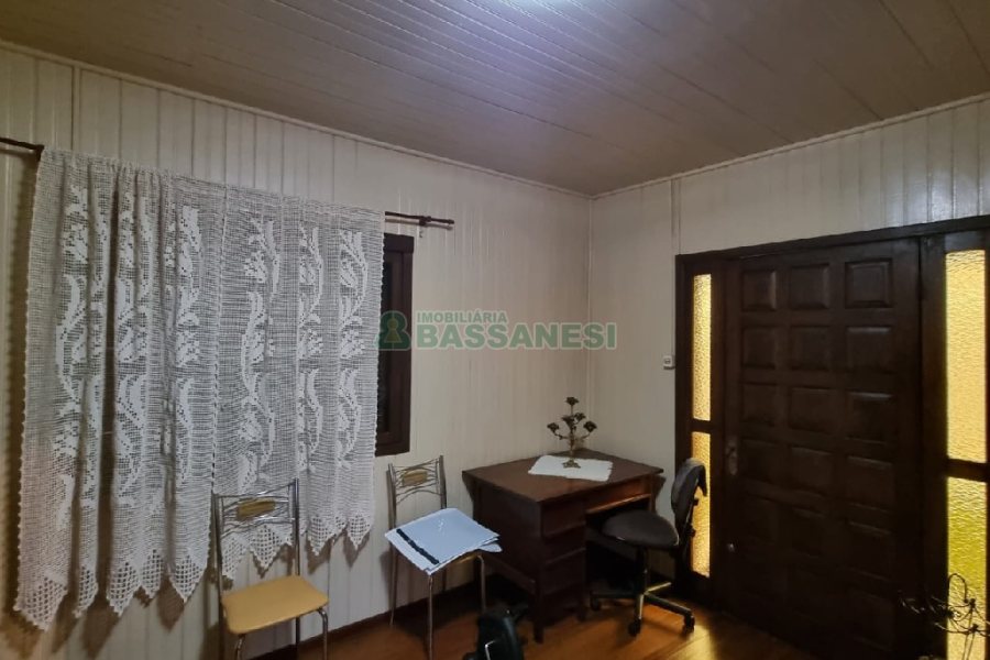 Casa com 130m², 3 dormitórios, 2 vagas, no bairro Cruzeiro em Caxias do Sul para Comprar