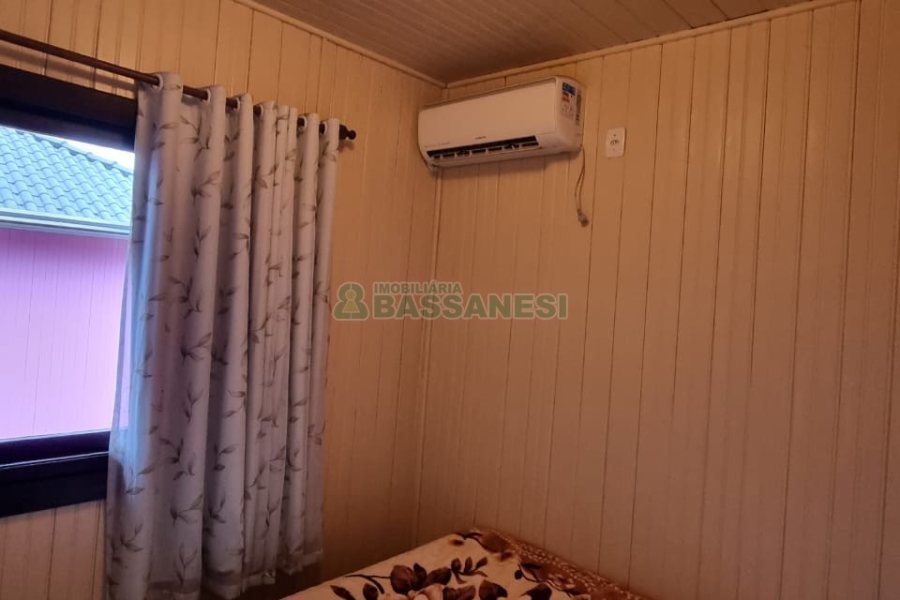 Casa com 130m², 3 dormitórios, 2 vagas, no bairro Cruzeiro em Caxias do Sul para Comprar