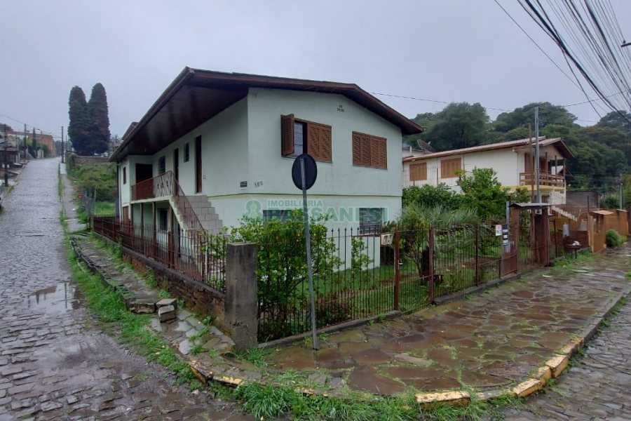 Casa com 189m², 7 dormitórios, 3 vagas, no bairro São Cristóvão em Caxias do Sul para Comprar