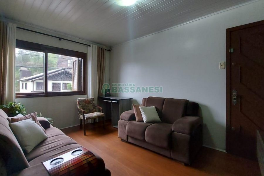 Casa com 189m², 7 dormitórios, 3 vagas, no bairro São Cristóvão em Caxias do Sul para Comprar