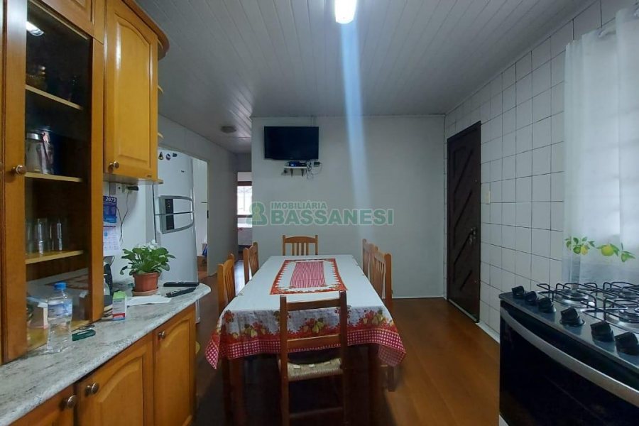 Casa com 189m², 7 dormitórios, 3 vagas, no bairro São Cristóvão em Caxias do Sul para Comprar