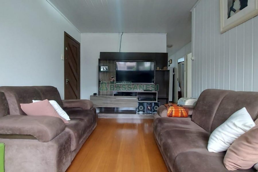 Casa com 189m², 7 dormitórios, 3 vagas, no bairro São Cristóvão em Caxias do Sul para Comprar