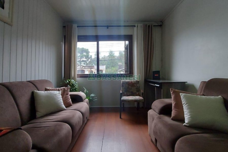 Casa com 189m², 7 dormitórios, 3 vagas, no bairro São Cristóvão em Caxias do Sul para Comprar