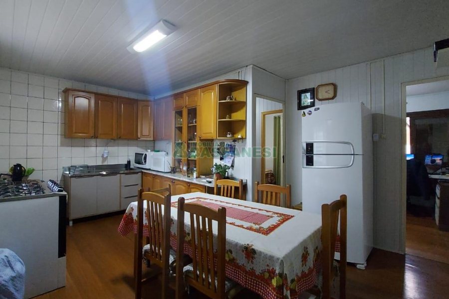 Casa com 189m², 7 dormitórios, 3 vagas, no bairro São Cristóvão em Caxias do Sul para Comprar