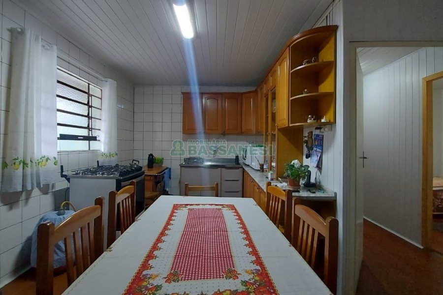 Casa com 189m², 7 dormitórios, 3 vagas, no bairro São Cristóvão em Caxias do Sul para Comprar