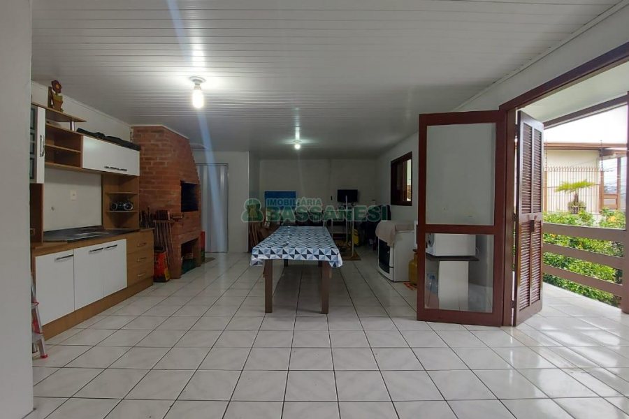 Casa com 189m², 7 dormitórios, 3 vagas, no bairro São Cristóvão em Caxias do Sul para Comprar