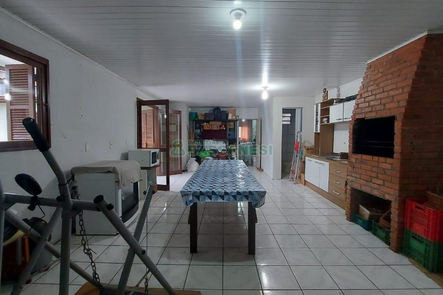 Casa com 189m², 7 dormitórios, 3 vagas, no bairro São Cristóvão em Caxias do Sul para Comprar