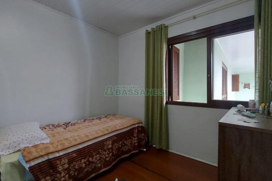 Casa com 189m², 7 dormitórios, 3 vagas, no bairro São Cristóvão em Caxias do Sul para Comprar