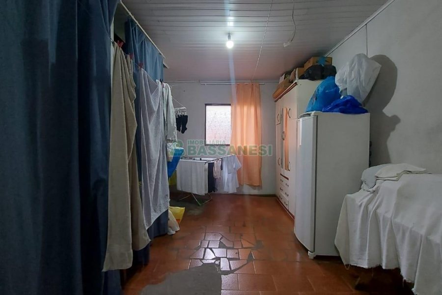 Casa com 189m², 7 dormitórios, 3 vagas, no bairro São Cristóvão em Caxias do Sul para Comprar