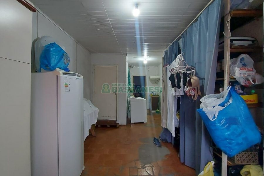 Casa com 189m², 7 dormitórios, 3 vagas, no bairro São Cristóvão em Caxias do Sul para Comprar