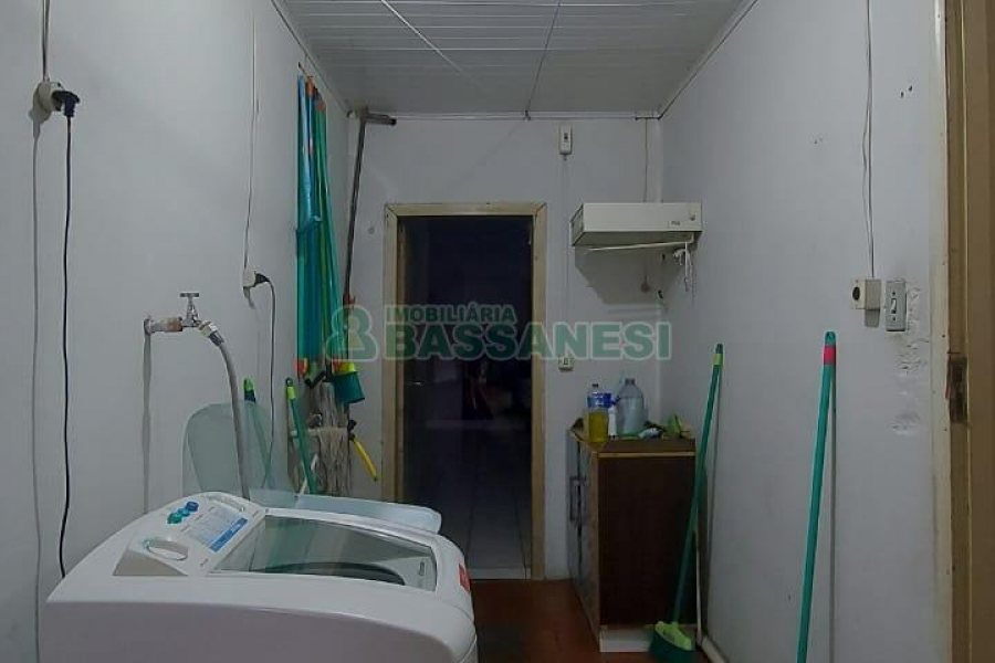 Casa com 189m², 7 dormitórios, 3 vagas, no bairro São Cristóvão em Caxias do Sul para Comprar