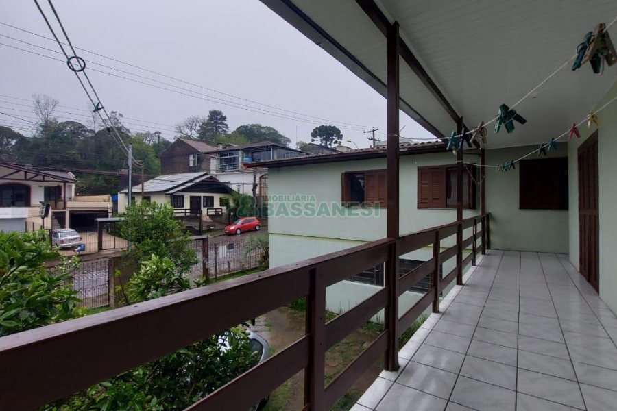 Casa com 189m², 7 dormitórios, 3 vagas, no bairro São Cristóvão em Caxias do Sul para Comprar