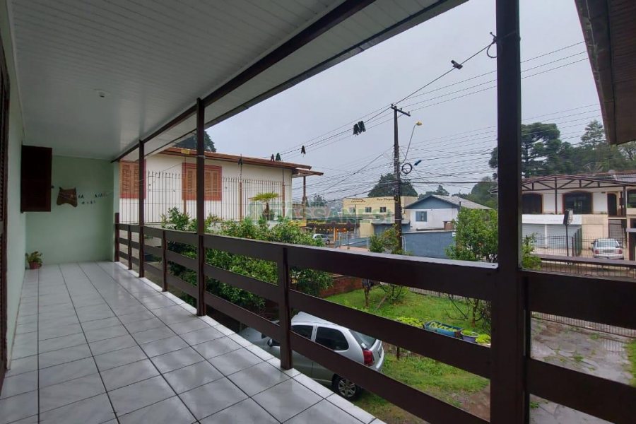 Casa com 189m², 7 dormitórios, 3 vagas, no bairro São Cristóvão em Caxias do Sul para Comprar