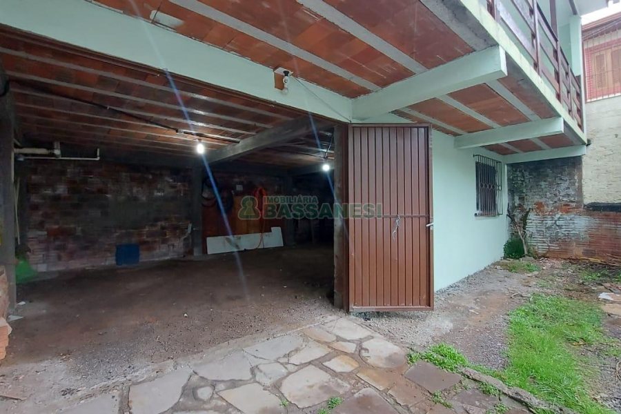 Casa com 189m², 7 dormitórios, 3 vagas, no bairro São Cristóvão em Caxias do Sul para Comprar