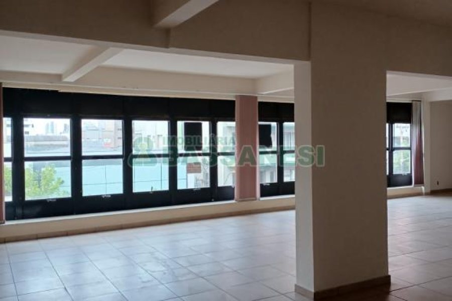 Sala com 179m², no bairro Centro em Caxias do Sul para Comprar
