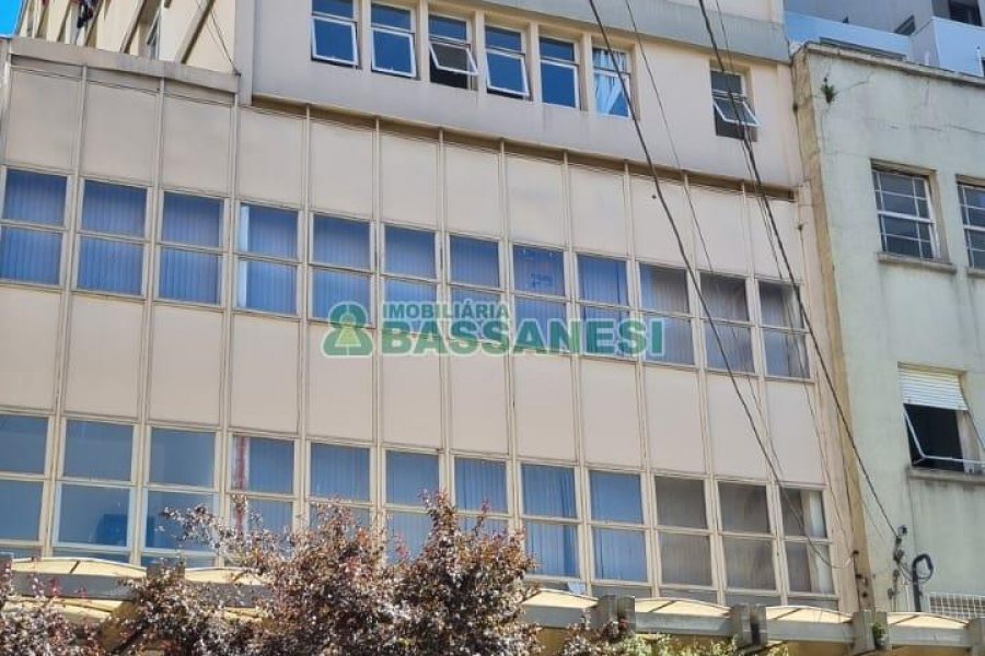 Sala com 104m², no bairro Centro em Caxias do Sul para Alugar ou Comprar