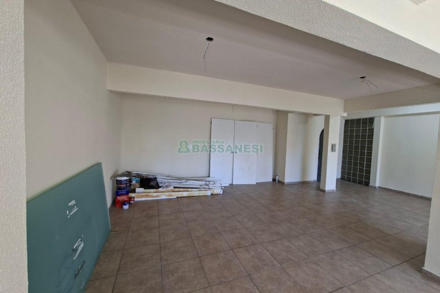 Sala com 104m², no bairro Centro em Caxias do Sul para Alugar ou Comprar
