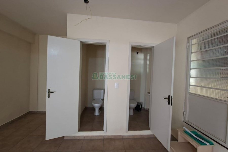 Sala com 104m², no bairro Centro em Caxias do Sul para Alugar ou Comprar