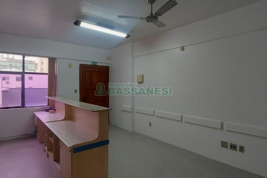 Sala com 64m², 1 vaga, no bairro Centro em Caxias do Sul para Alugar ou Comprar