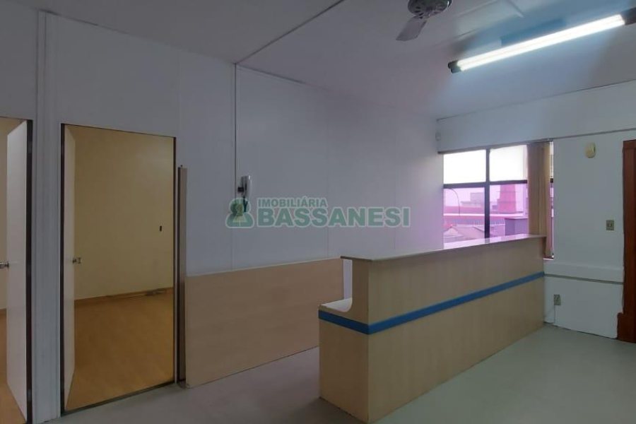 Sala com 64m², 1 vaga, no bairro Centro em Caxias do Sul para Alugar ou Comprar