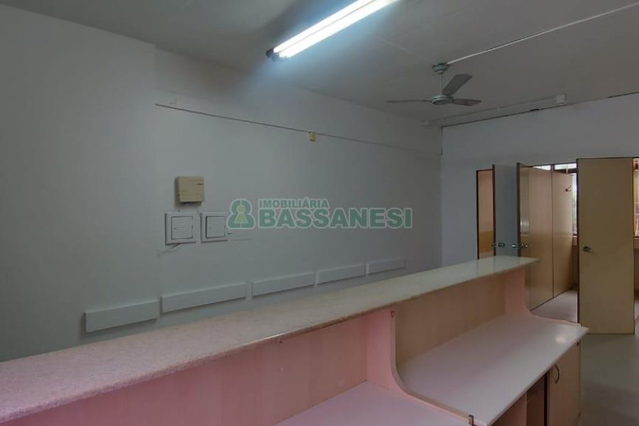 Sala com 64m², 1 vaga, no bairro Centro em Caxias do Sul para Alugar ou Comprar