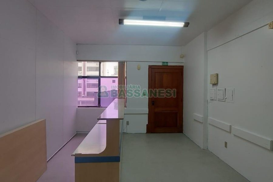 Sala com 64m², 1 vaga, no bairro Centro em Caxias do Sul para Alugar ou Comprar