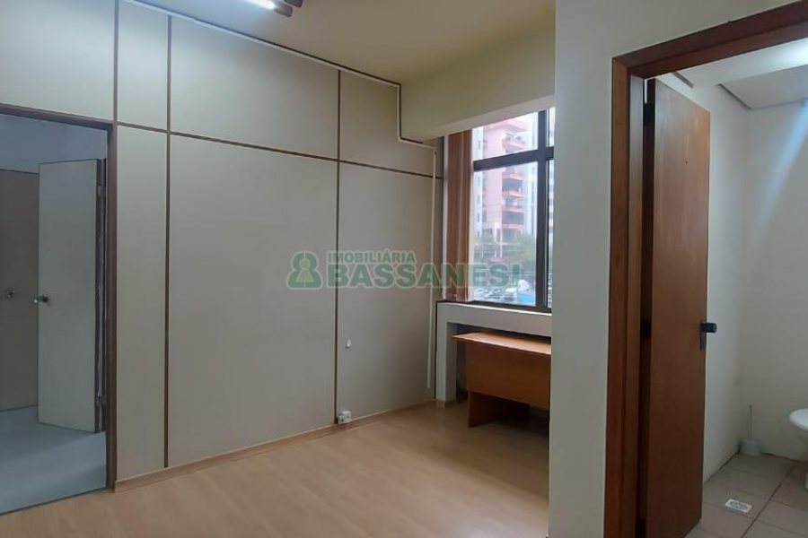 Sala com 64m², 1 vaga, no bairro Centro em Caxias do Sul para Alugar ou Comprar