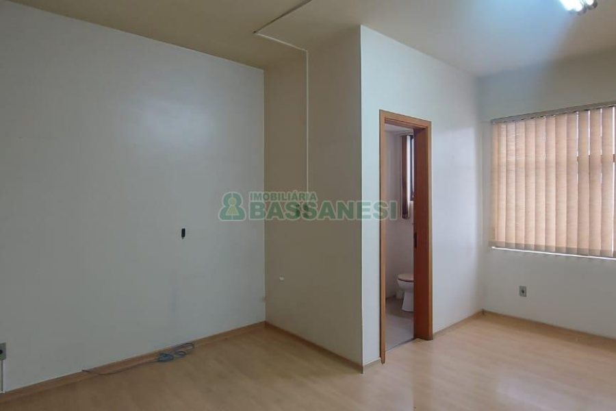 Sala com 64m², 1 vaga, no bairro Centro em Caxias do Sul para Alugar ou Comprar