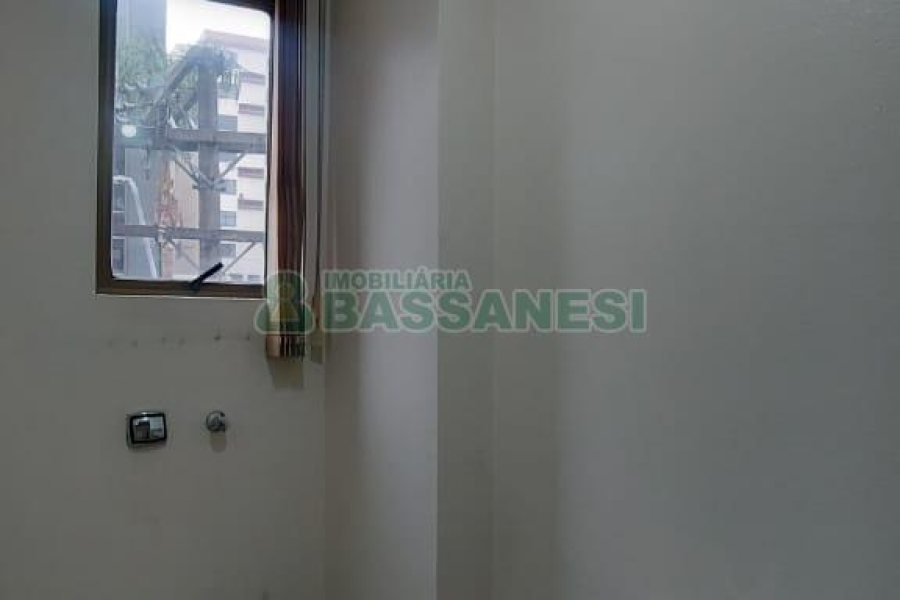 Sala com 64m², 1 vaga, no bairro Centro em Caxias do Sul para Alugar ou Comprar