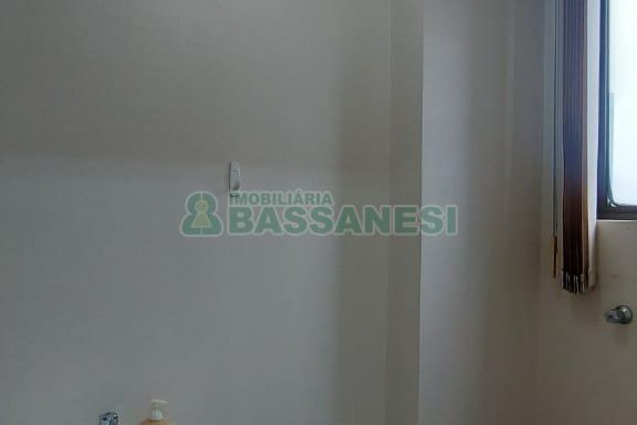 Sala com 64m², 1 vaga, no bairro Centro em Caxias do Sul para Alugar ou Comprar