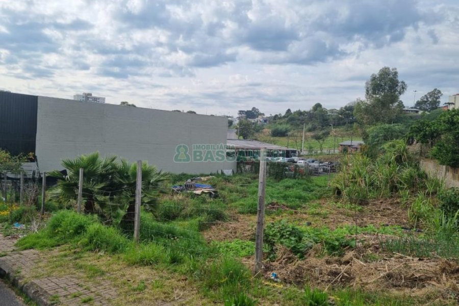 Terreno com 991m², no bairro Sanvitto em Caxias do Sul para Comprar