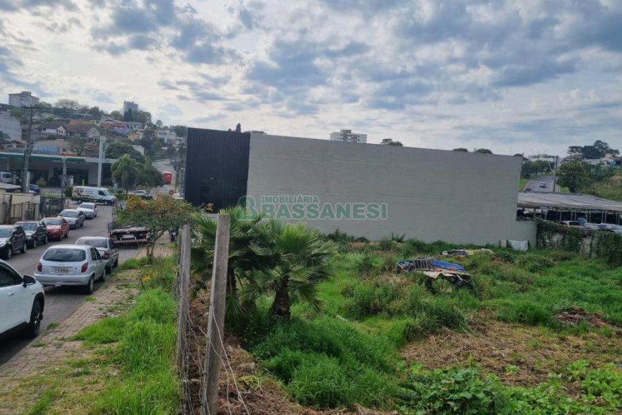 Terreno com 991m², no bairro Sanvitto em Caxias do Sul para Comprar