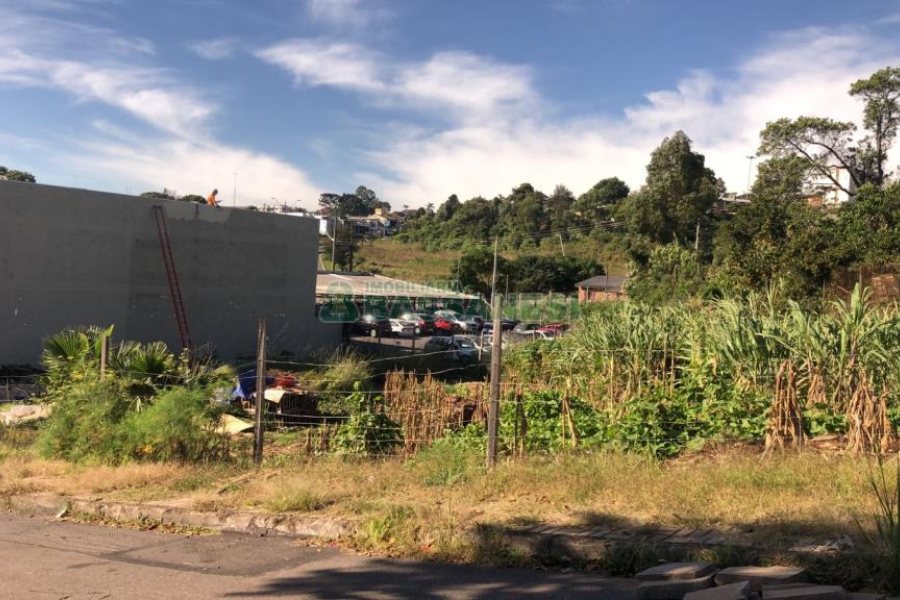 Terreno com 991m², no bairro Sanvitto em Caxias do Sul para Comprar