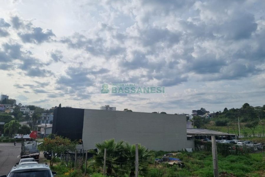 Terreno com 991m², no bairro Sanvitto em Caxias do Sul para Comprar