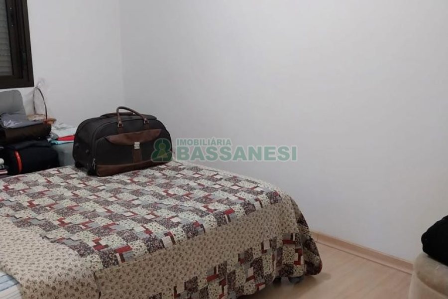 Apartamento com 66m², 2 dormitórios, 1 vaga, no bairro Pio X em Caxias do Sul para Comprar