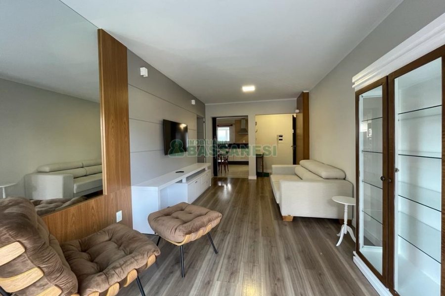 Apto Mobiliado com 115m², 3 dormitórios, 2 vagas, no bairro Centro em Caxias do Sul para Alugar