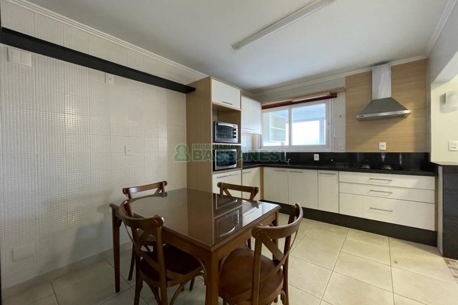 Apto Mobiliado com 115m², 3 dormitórios, 2 vagas, no bairro Centro em Caxias do Sul para Alugar
