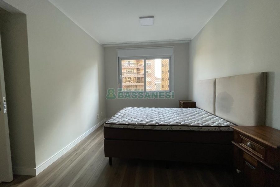 Apto Mobiliado com 115m², 3 dormitórios, 2 vagas, no bairro Centro em Caxias do Sul para Alugar