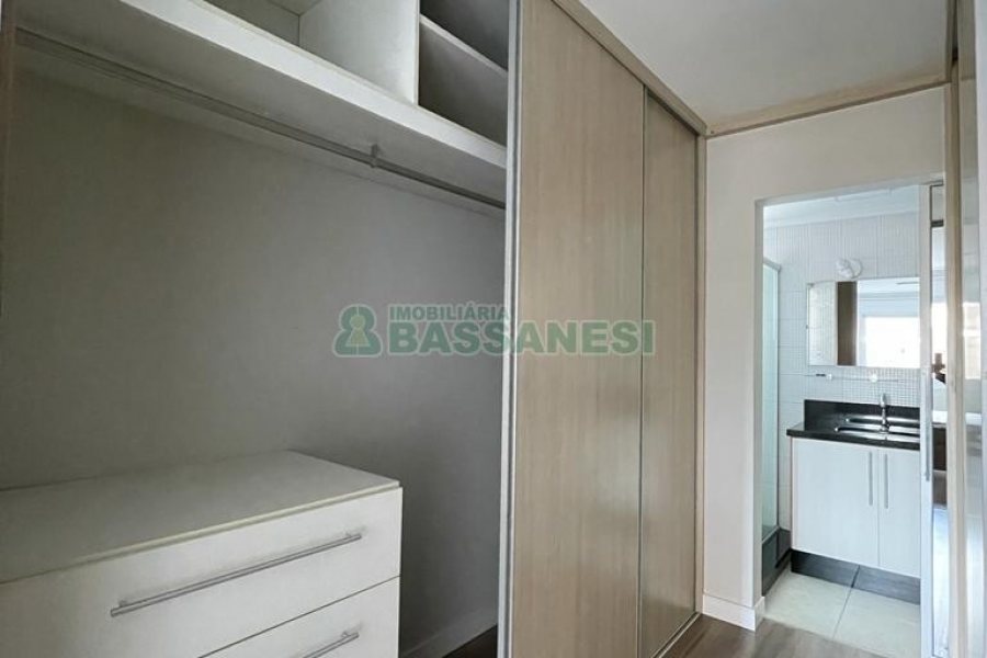 Apto Mobiliado com 115m², 3 dormitórios, 2 vagas, no bairro Centro em Caxias do Sul para Alugar