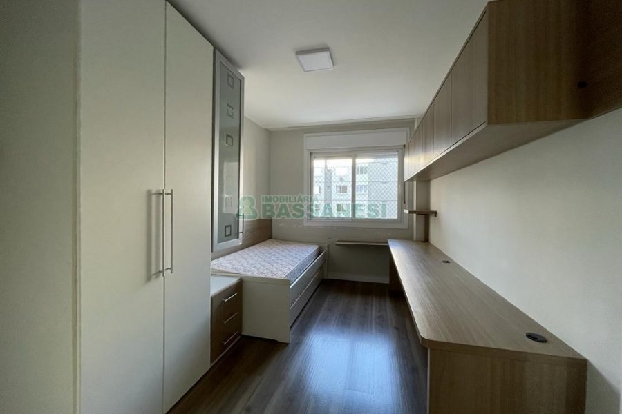 Apto Mobiliado com 115m², 3 dormitórios, 2 vagas, no bairro Centro em Caxias do Sul para Alugar
