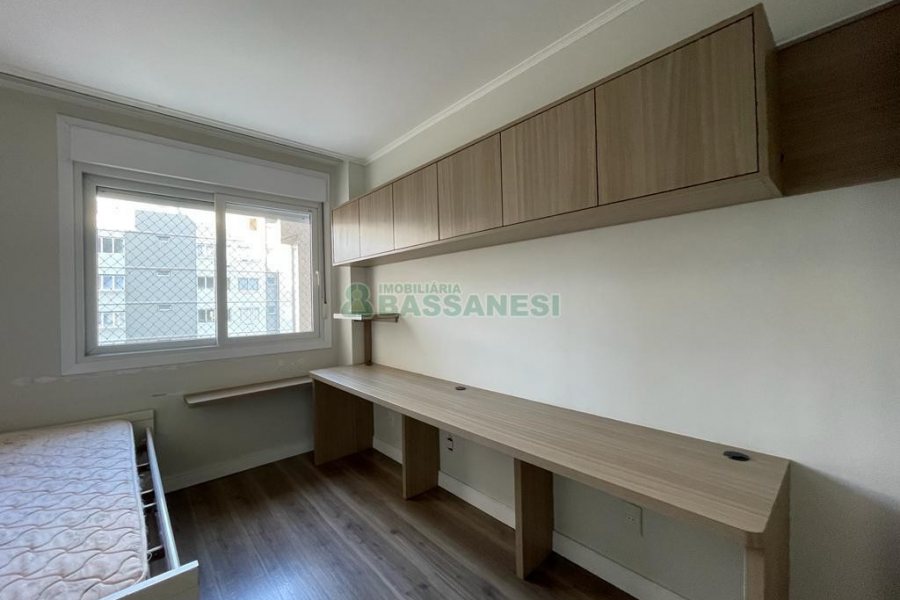 Apto Mobiliado com 115m², 3 dormitórios, 2 vagas, no bairro Centro em Caxias do Sul para Alugar