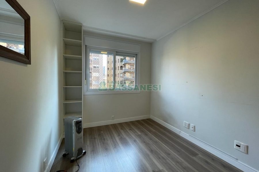 Apto Mobiliado com 115m², 3 dormitórios, 2 vagas, no bairro Centro em Caxias do Sul para Alugar
