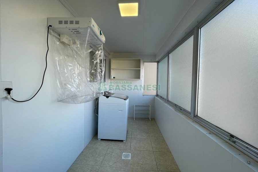 Apto Mobiliado com 115m², 3 dormitórios, 2 vagas, no bairro Centro em Caxias do Sul para Alugar